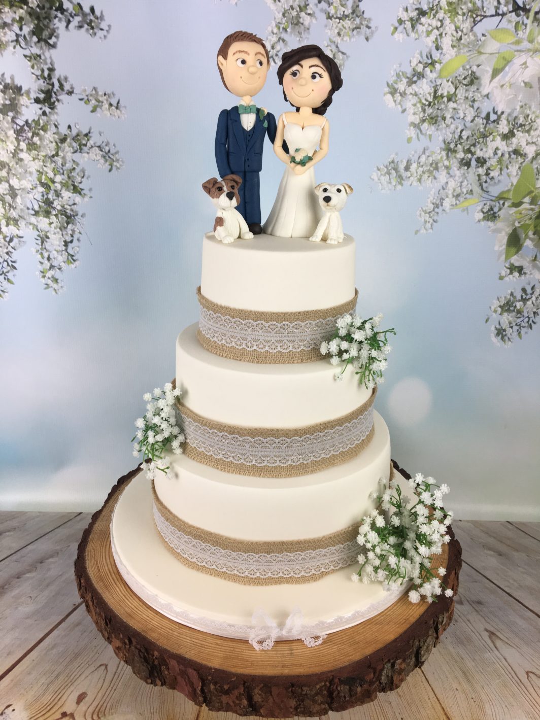 bride and groom topper wedding cake