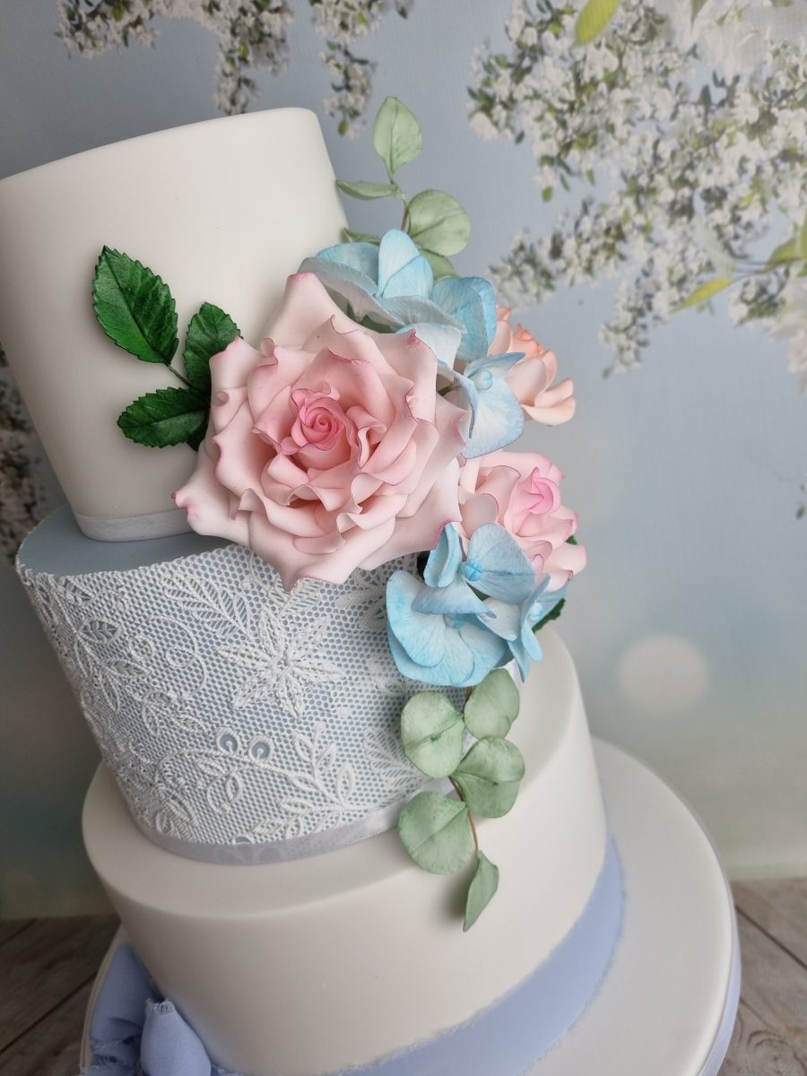 Sugar roses wedding cake