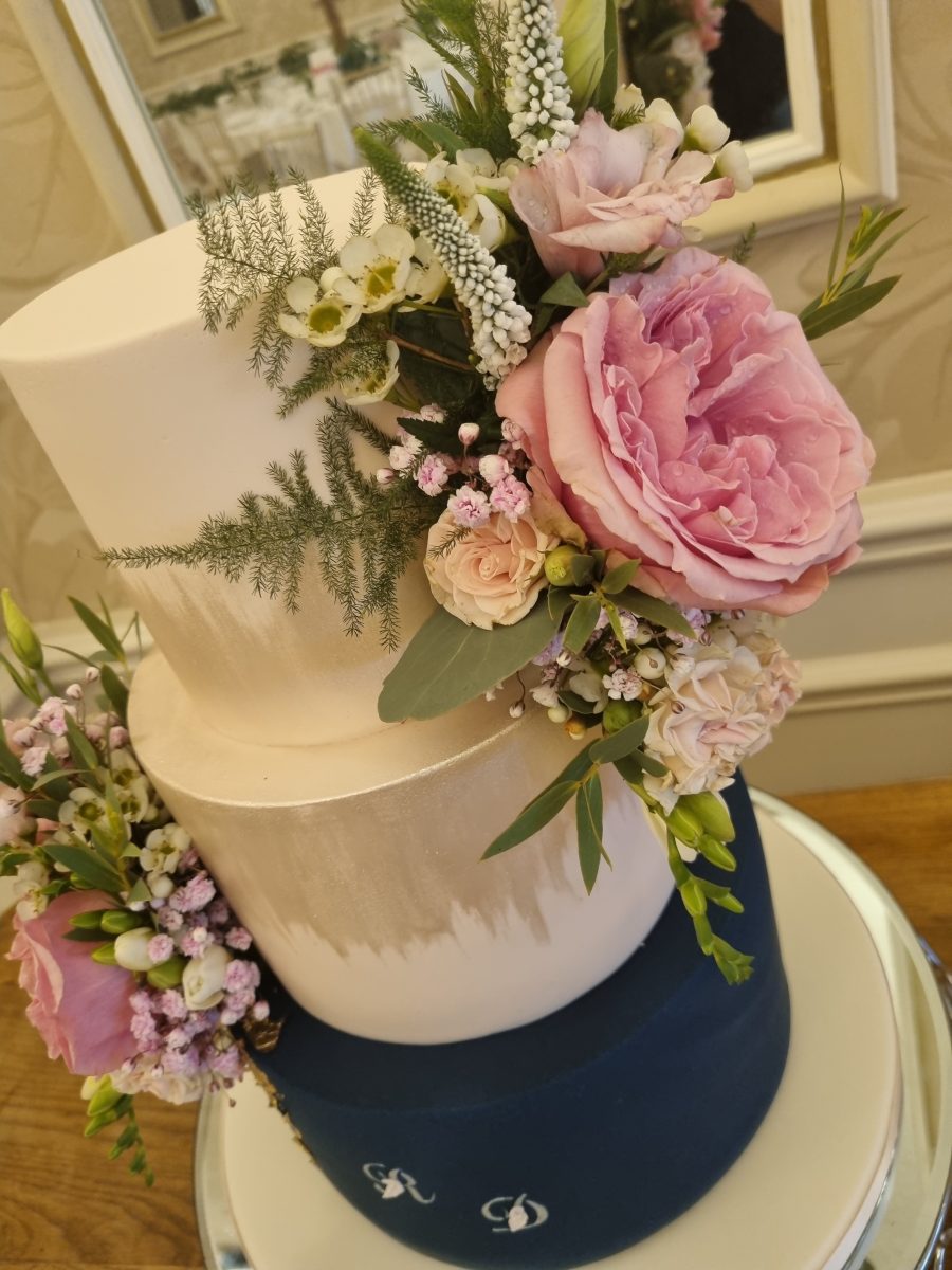 Fresh flower Wedding cake