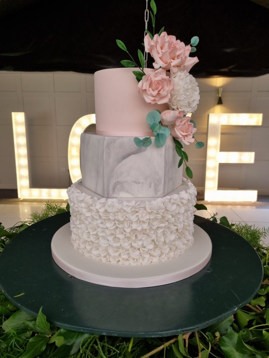 sugar roses wedding cake